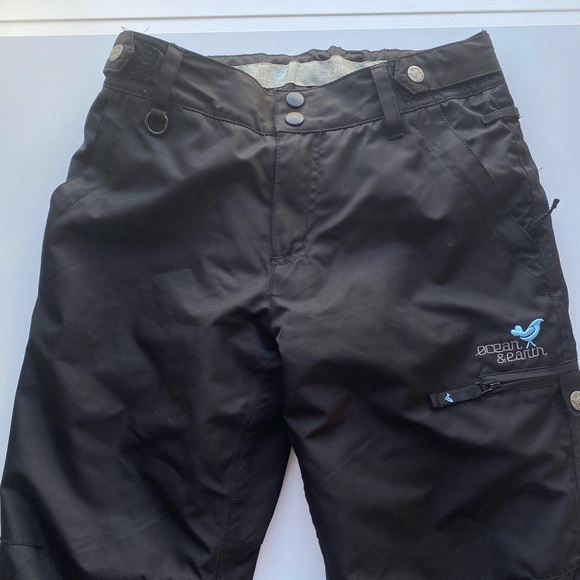 Get ready for ski season with black ski pants Ocean &Earth - Picture 1 of 5